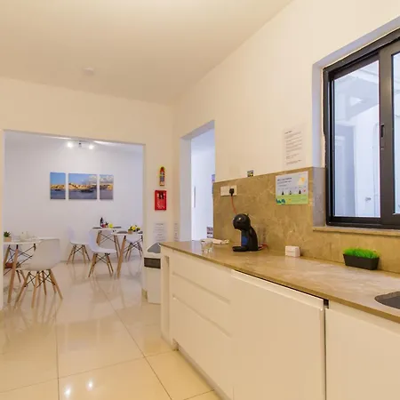 Апартаменты Swieqi With Shared Facilities 109 Is-Swieqi