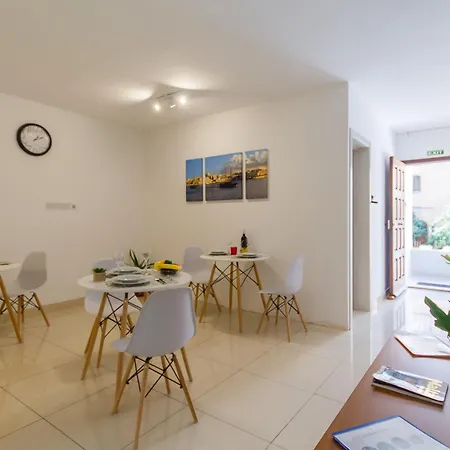 Апартаменты Swieqi With Shared Facilities 109