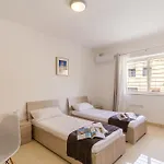 Swieqi With Shared Facilities 109 アパート